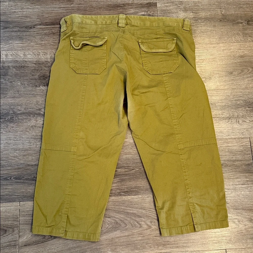 Athleta Hillcrest Green Moss Capri Size 16